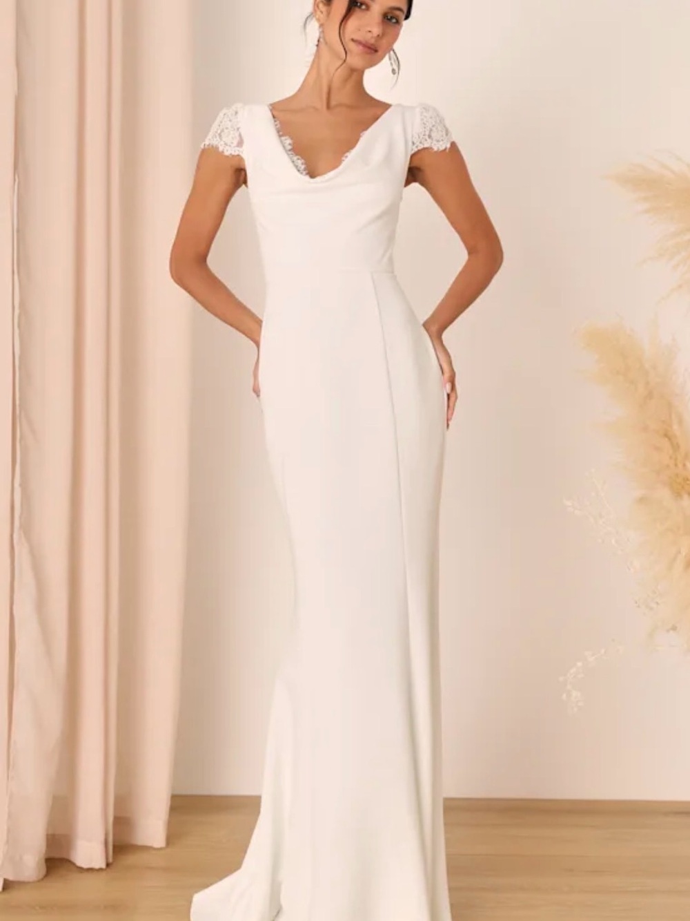 Lulus forever beloved Elegant White Lace-Sleeve Evening Gown Sz M nwot